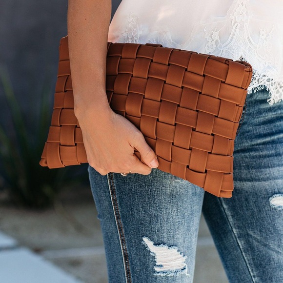 5🌟 BESTSELLER Tan Leather Woven Crossbody/Clutch - Picture 2 of 7